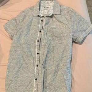 Men’s short-sleeve button down shirt, size M slim fit